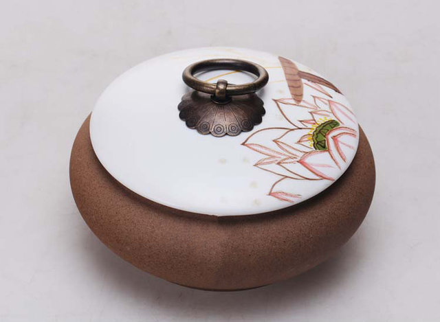 手绘画莲蓬陶瓷茶叶罐